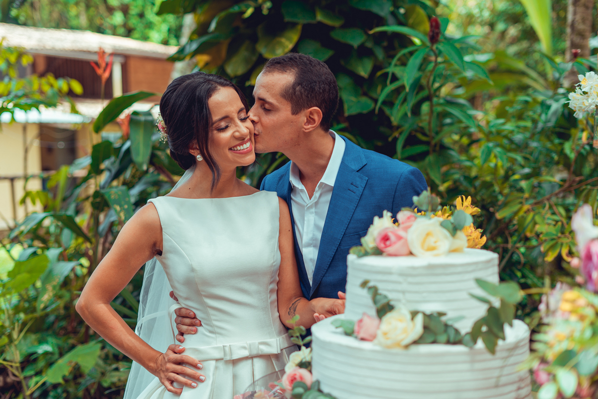 casamento noivos 2022 noiva noivo união bolo decoração celebração aliança vestido véu grinalda senhoritas fotografia