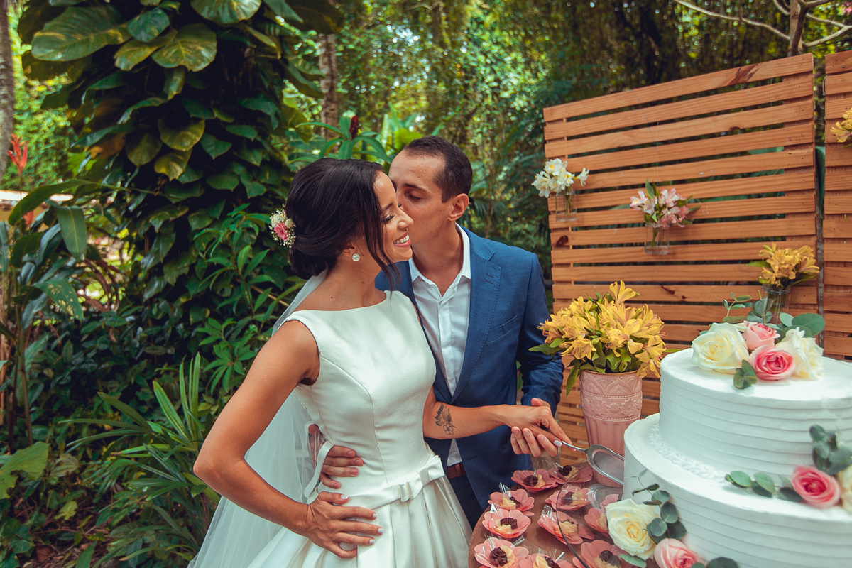 casamento noivos 2022 noiva noivo união bolo decoração celebração aliança vestido véu grinalda senhoritas fotografia