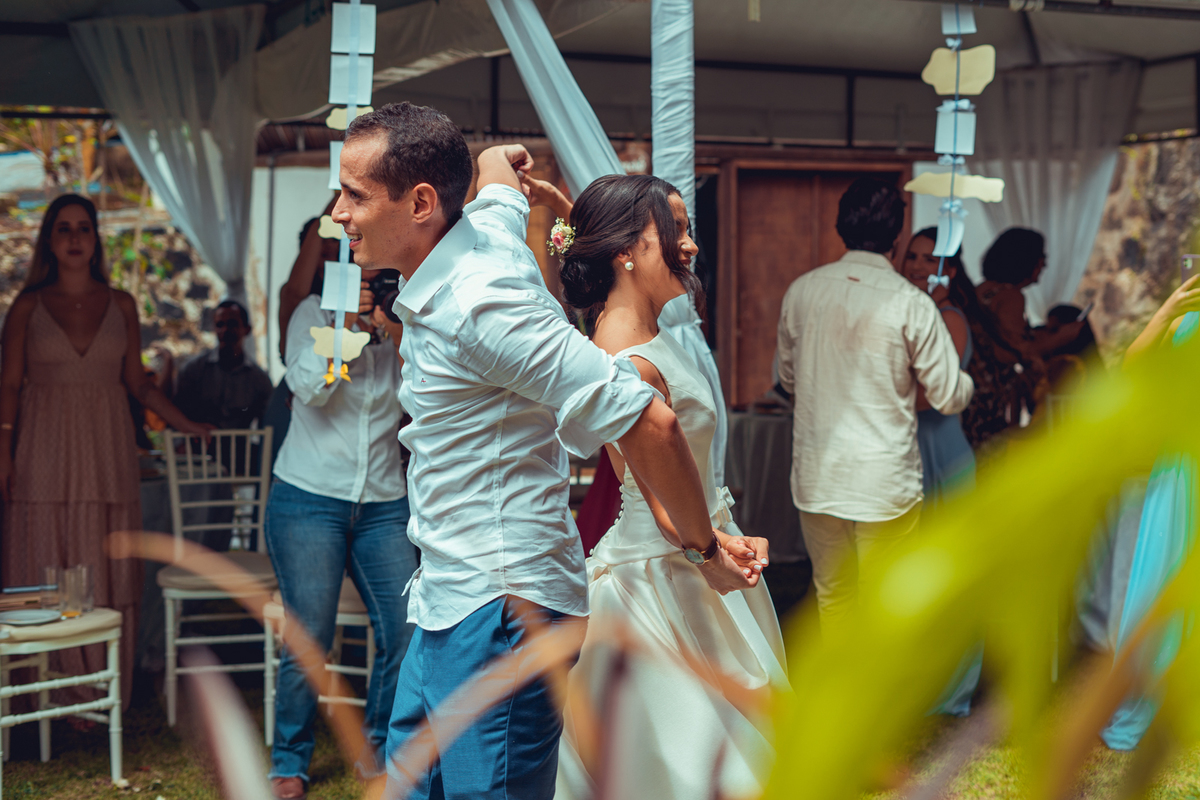 casamento noivos 2022 noiva noivo união bolo decoração celebração aliança vestido véu grinalda senhoritas fotografia