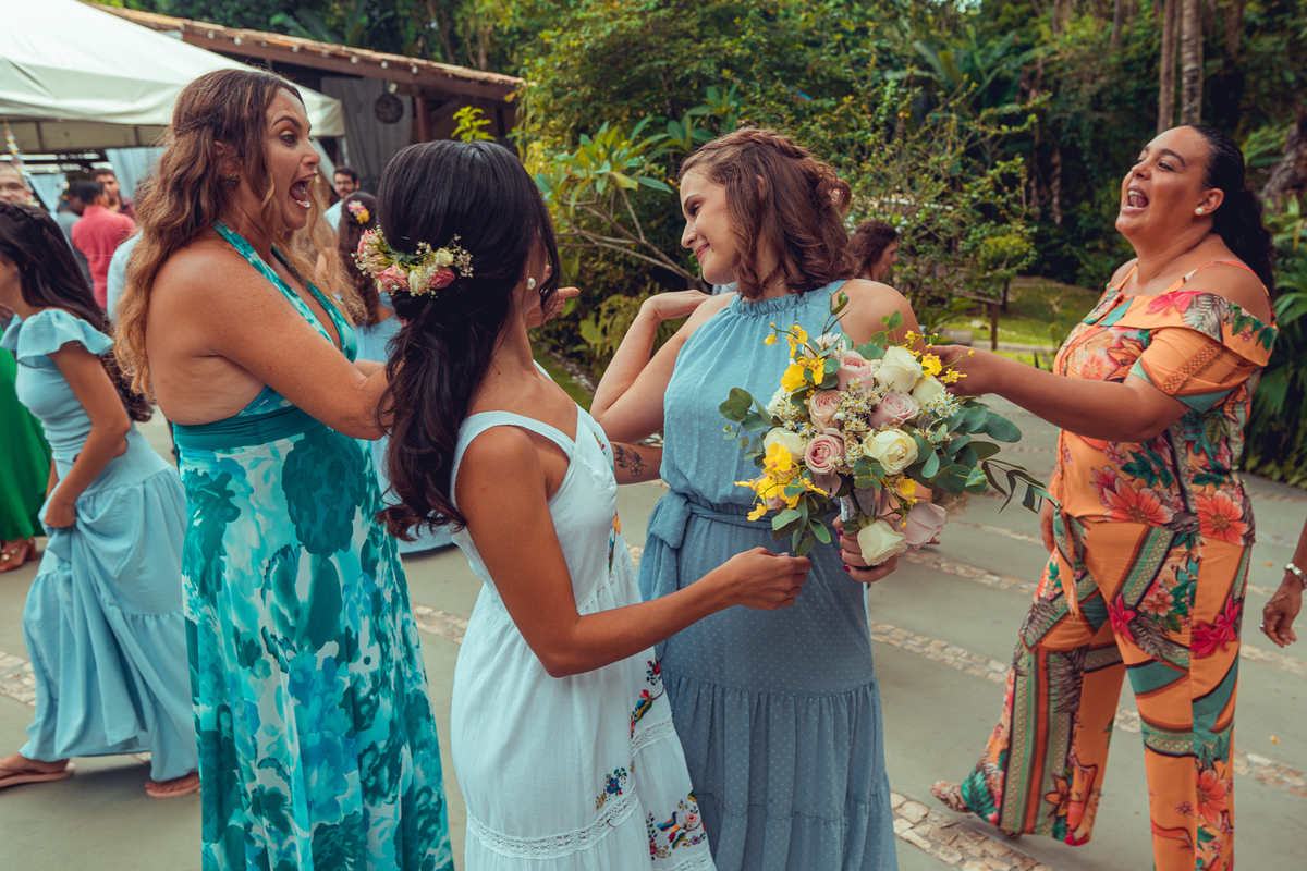 casamento noivos 2022 noiva noivo união bolo decoração celebração aliança vestido véu grinalda senhoritas fotografia
