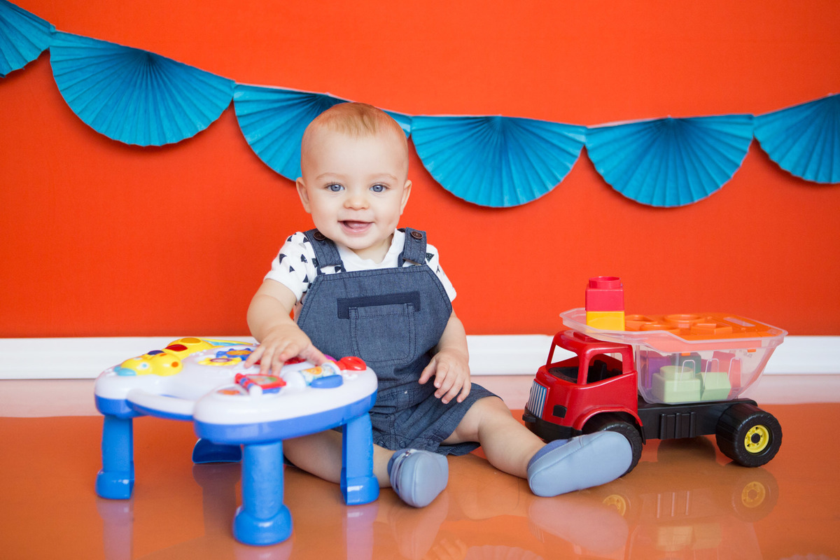 Ensaio de acompanhamento infantil com brinquedos em Campo Grande no Rio de Janeiro