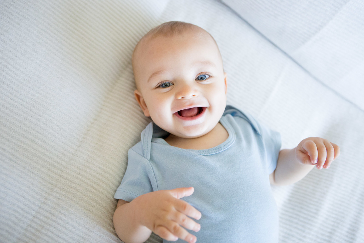 Ensaio de acompanhamento infantil com brinquedos em Campo Grande no Rio de Janeiro