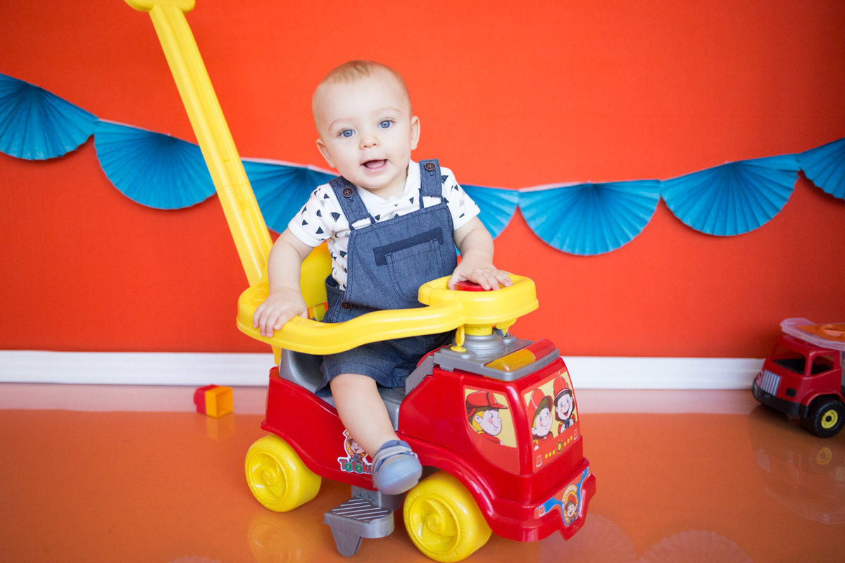 Ensaio de acompanhamento infantil com brinquedos em Campo Grande no Rio de Janeiro