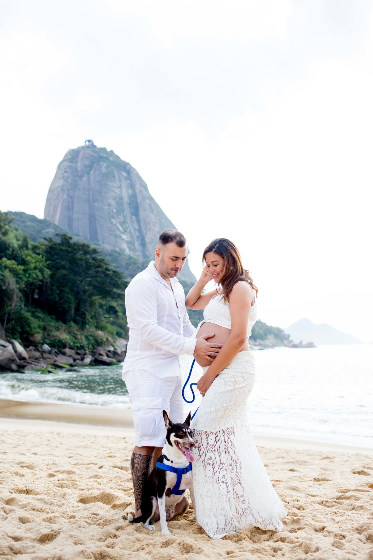 ensaio gestante com cachorro na praia vermelha rio de janeiro