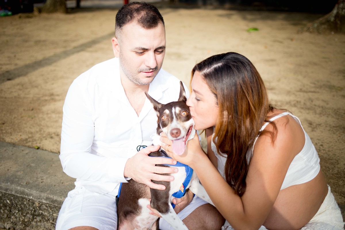 ensaio gestante com cachorro na praia vermelha rio de janeiro