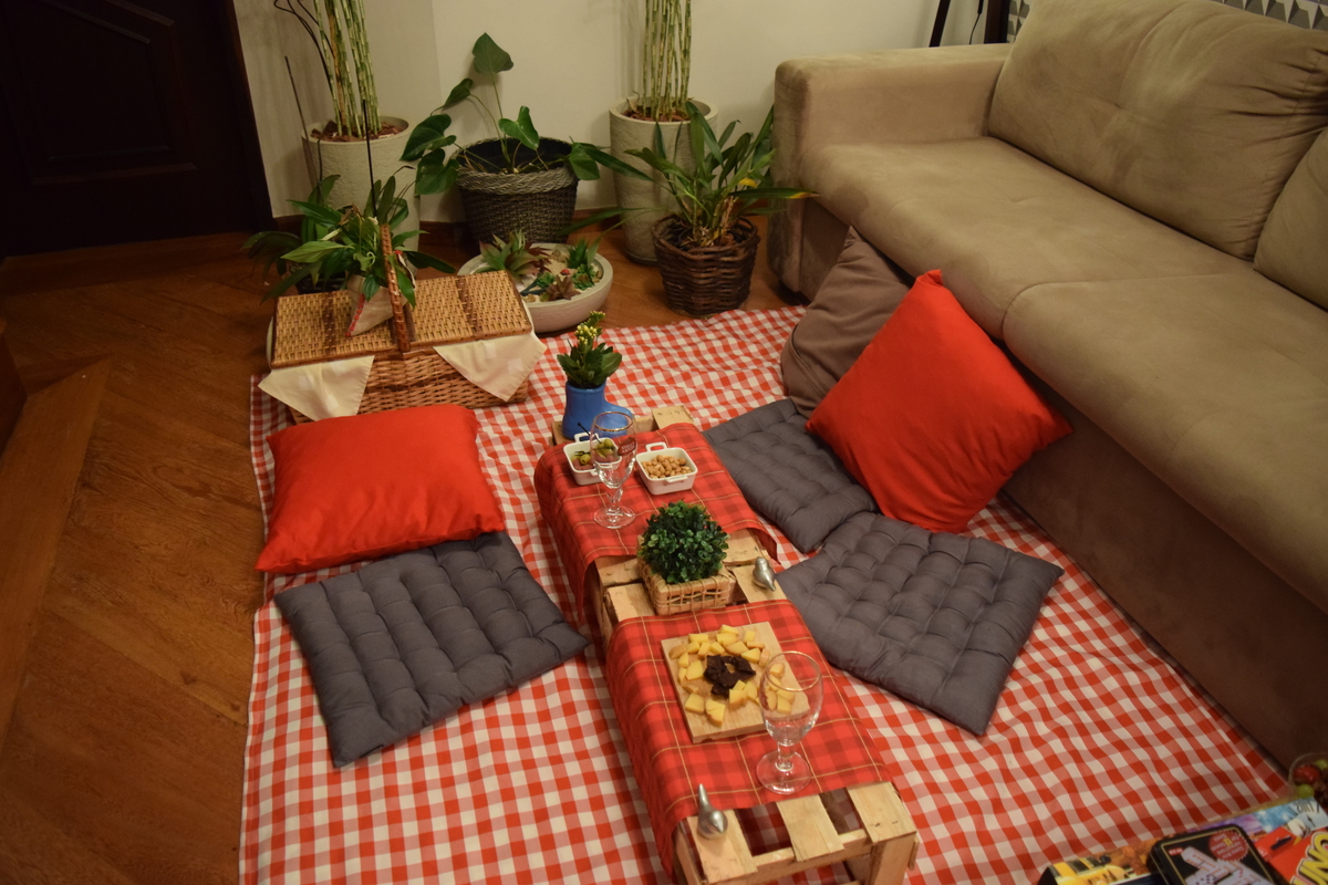 DIY picnic happy hour