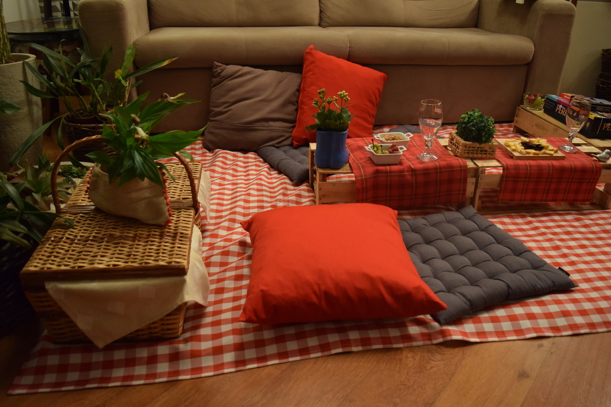 DIY picnic happy hour