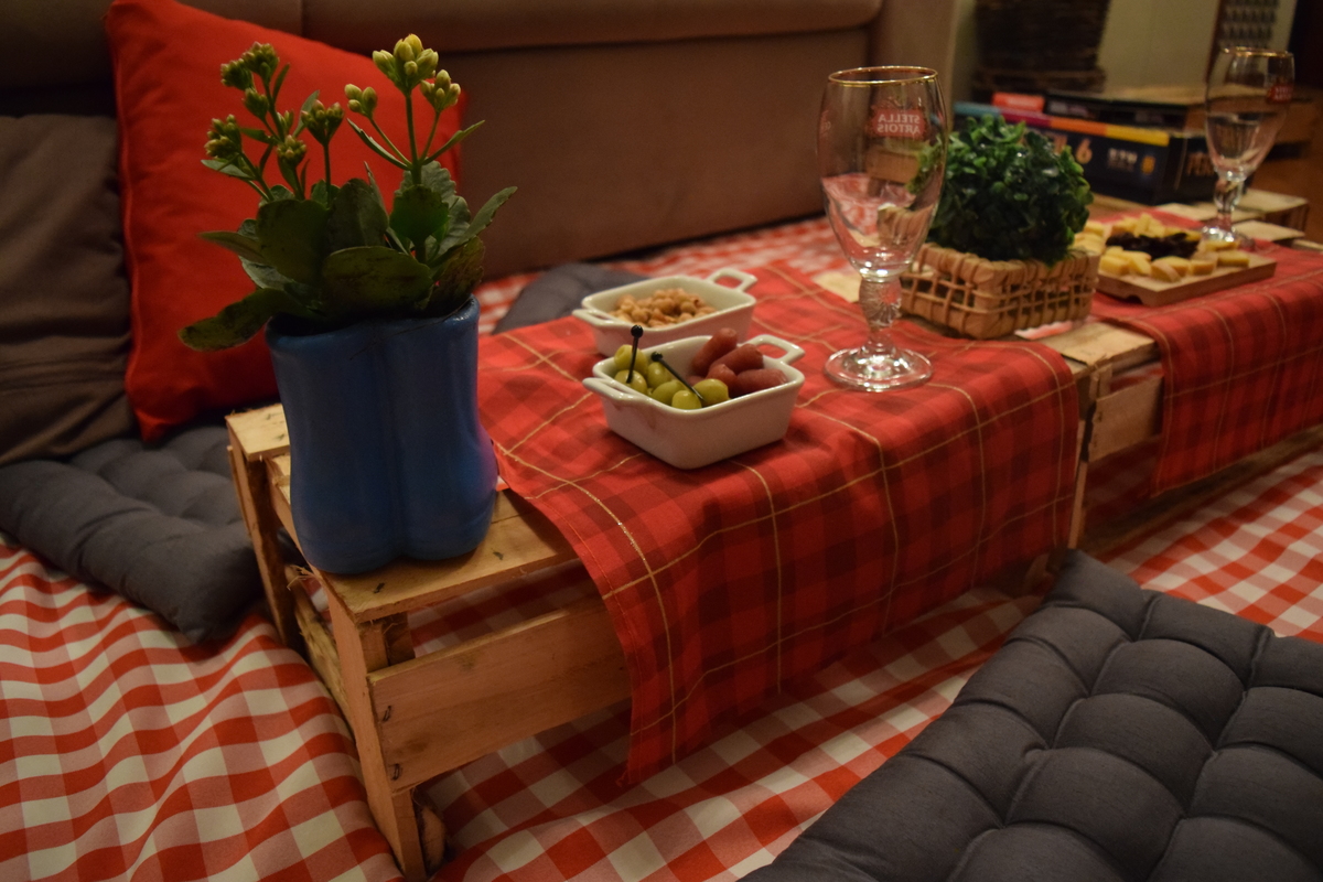 DIY picnic happy hour