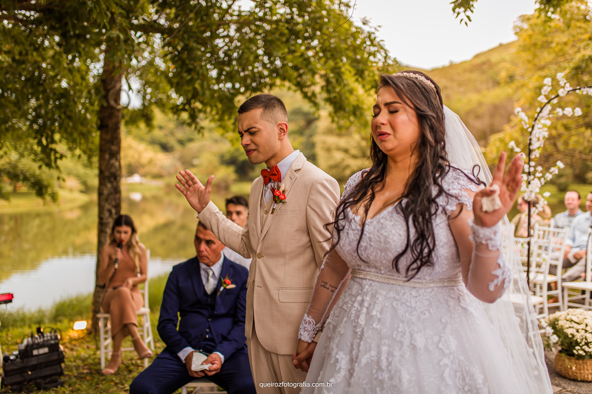 Louvor e clamor de agradecimento