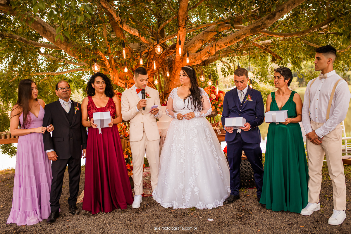 e a hora da grande surpresa do casal