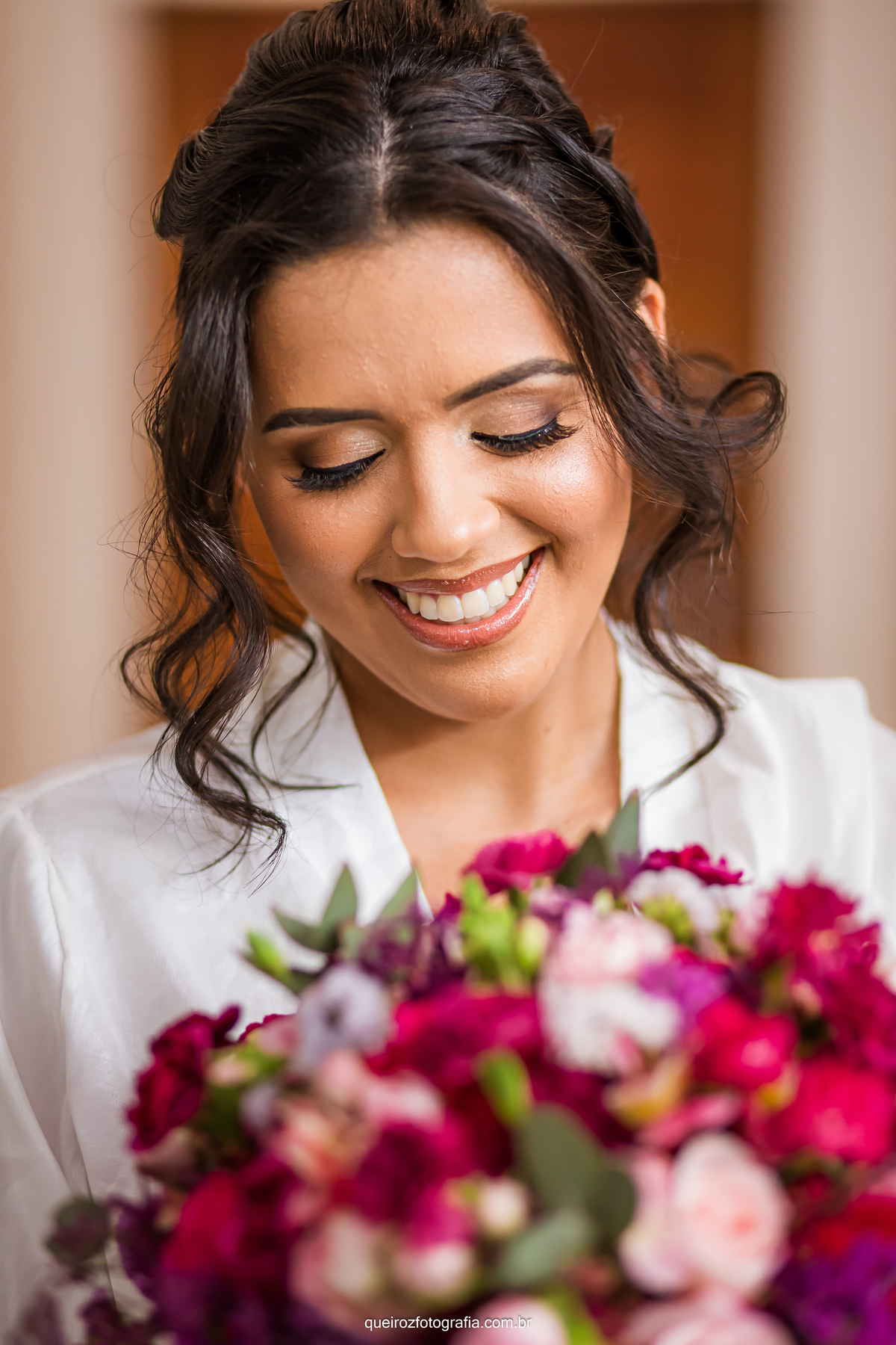 casamento noiva se arrumando com vestido de noiva