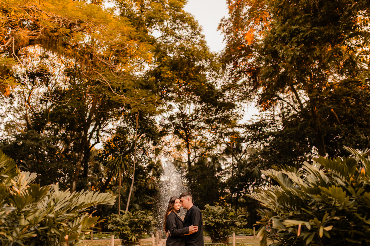 Ensaio fotográfico pré wedding casal noivos