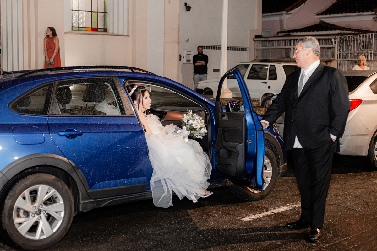 noiva no carro