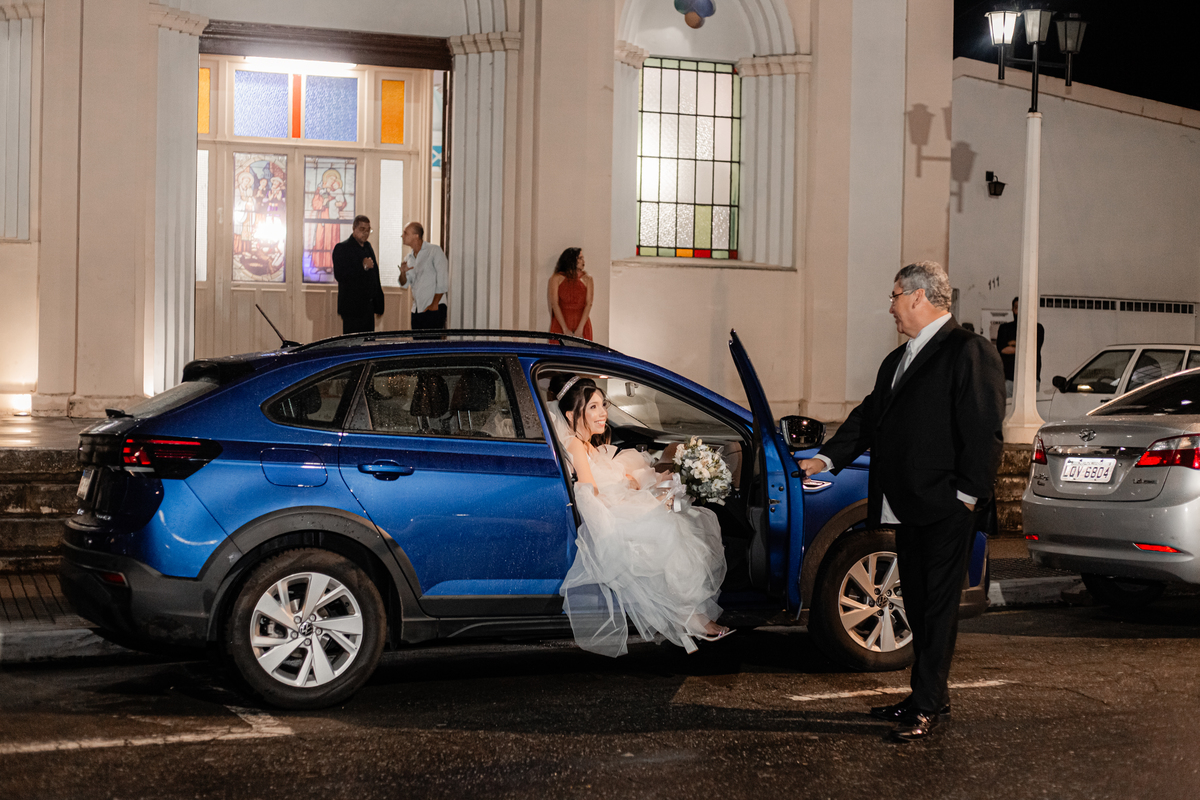noiva no carro