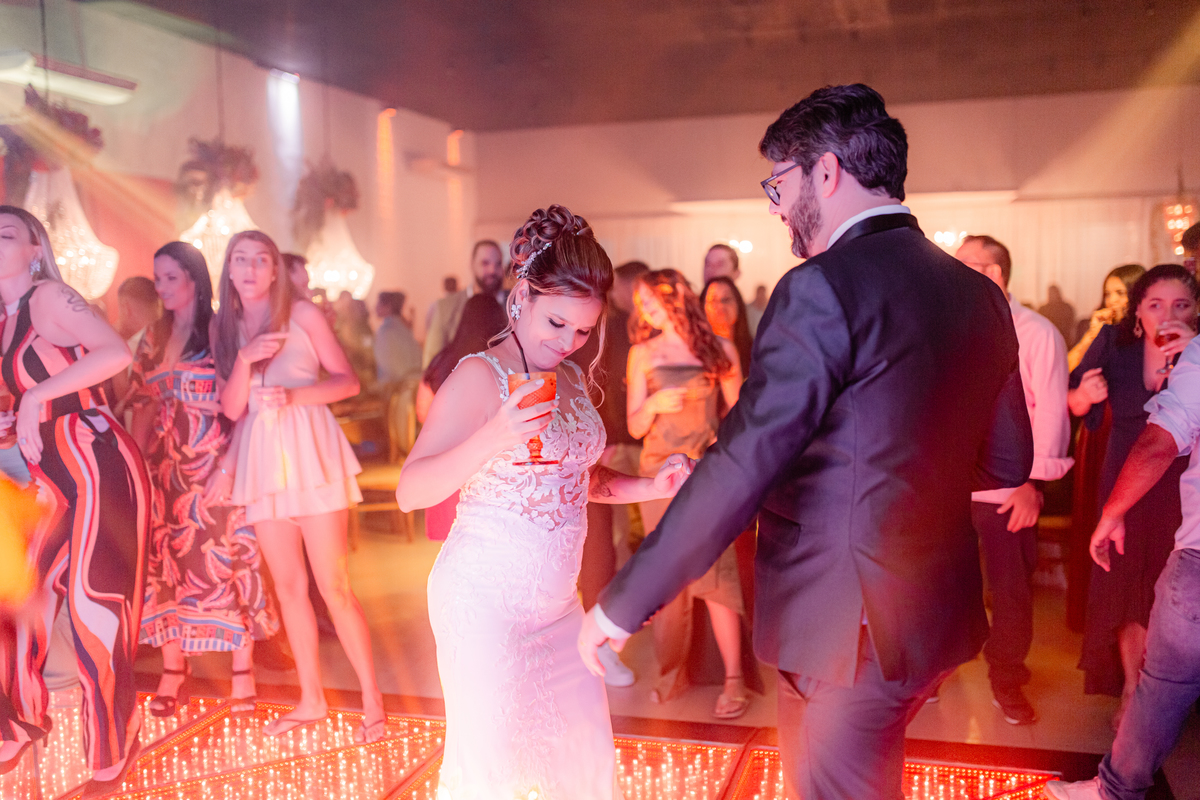 casamento noiva e noivo festa