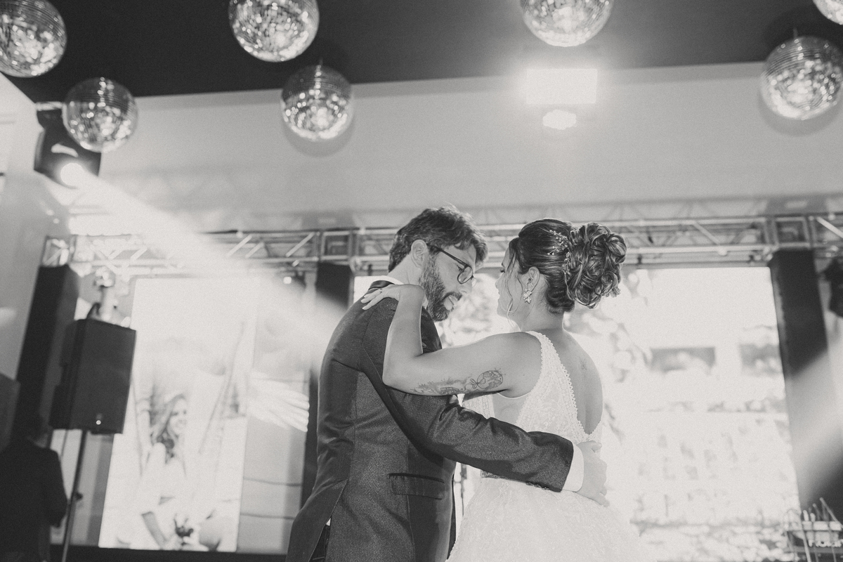 casamento noiva e noivo festa