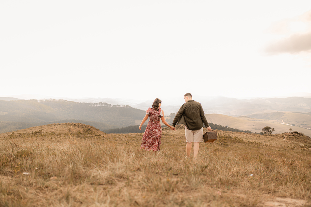 ensaio casal pré wedding paisagem campo