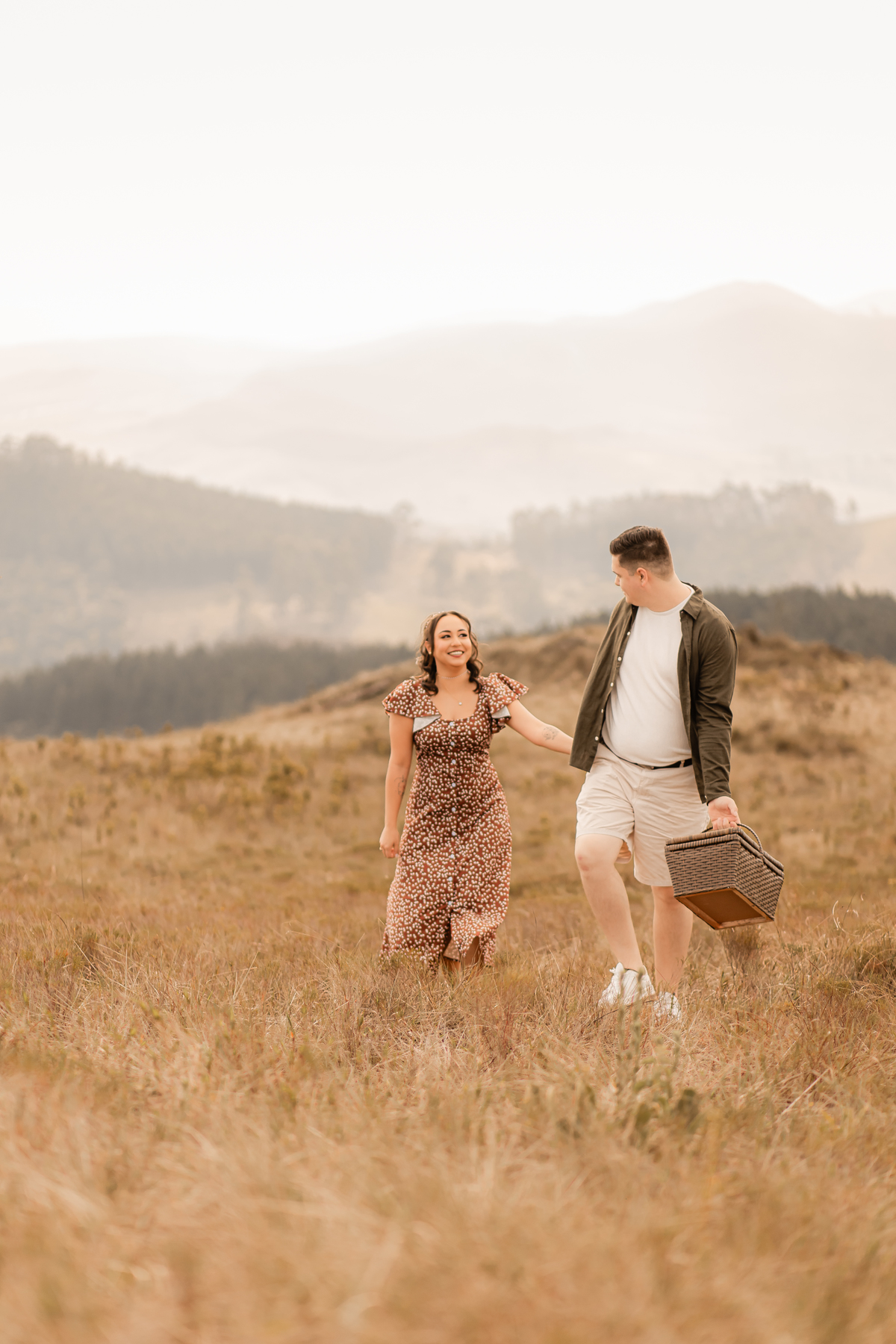 ensaio casal pré wedding paisagem campo