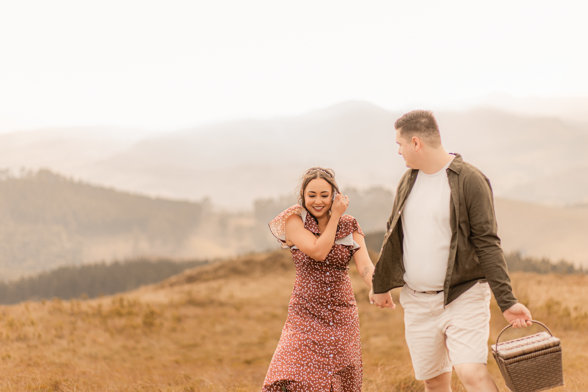 ensaio casal pré wedding paisagem campo