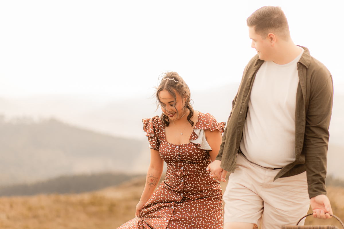 ensaio casal pré wedding paisagem campo