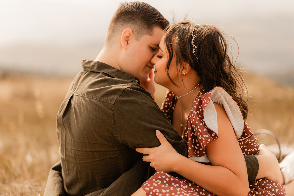 ensaio casal pré wedding paisagem campo