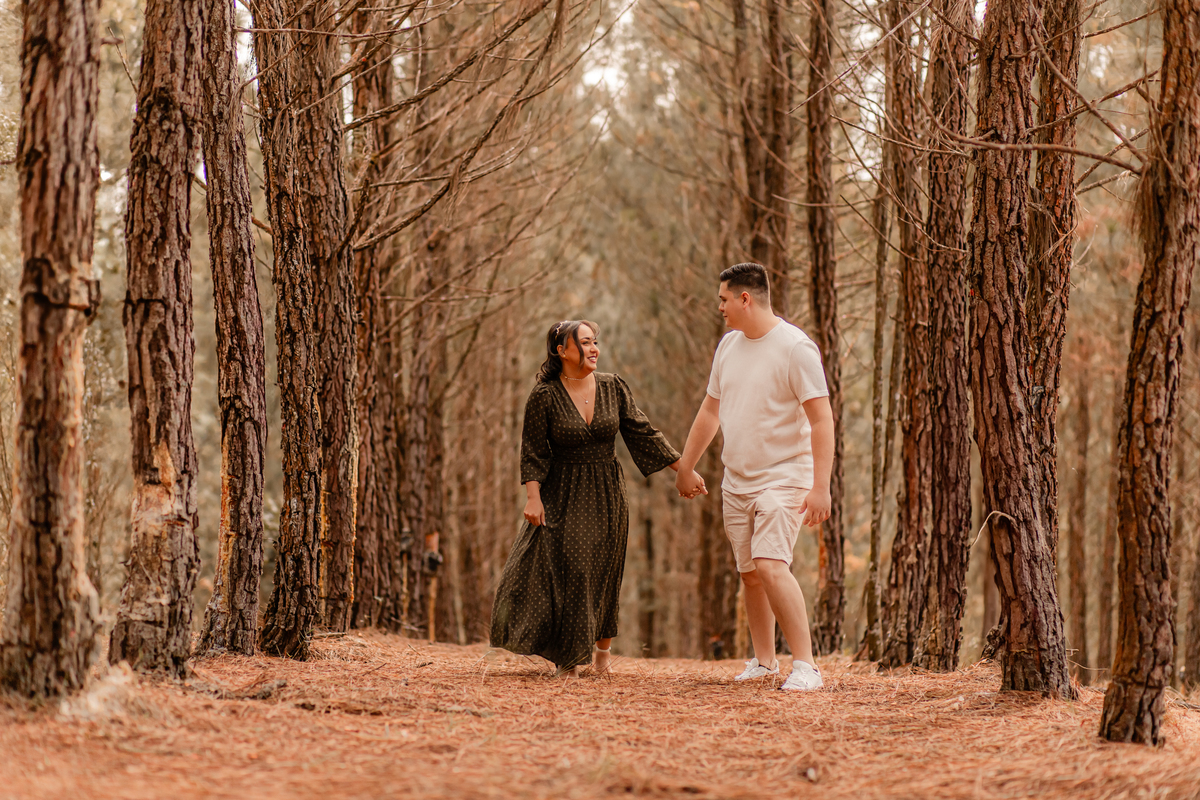 ensaio casal pré wedding paisagem campo