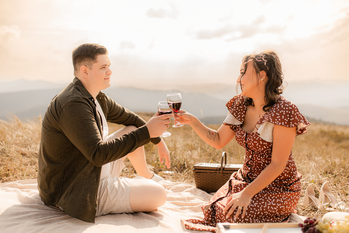 ensaio casal pré wedding paisagem campo