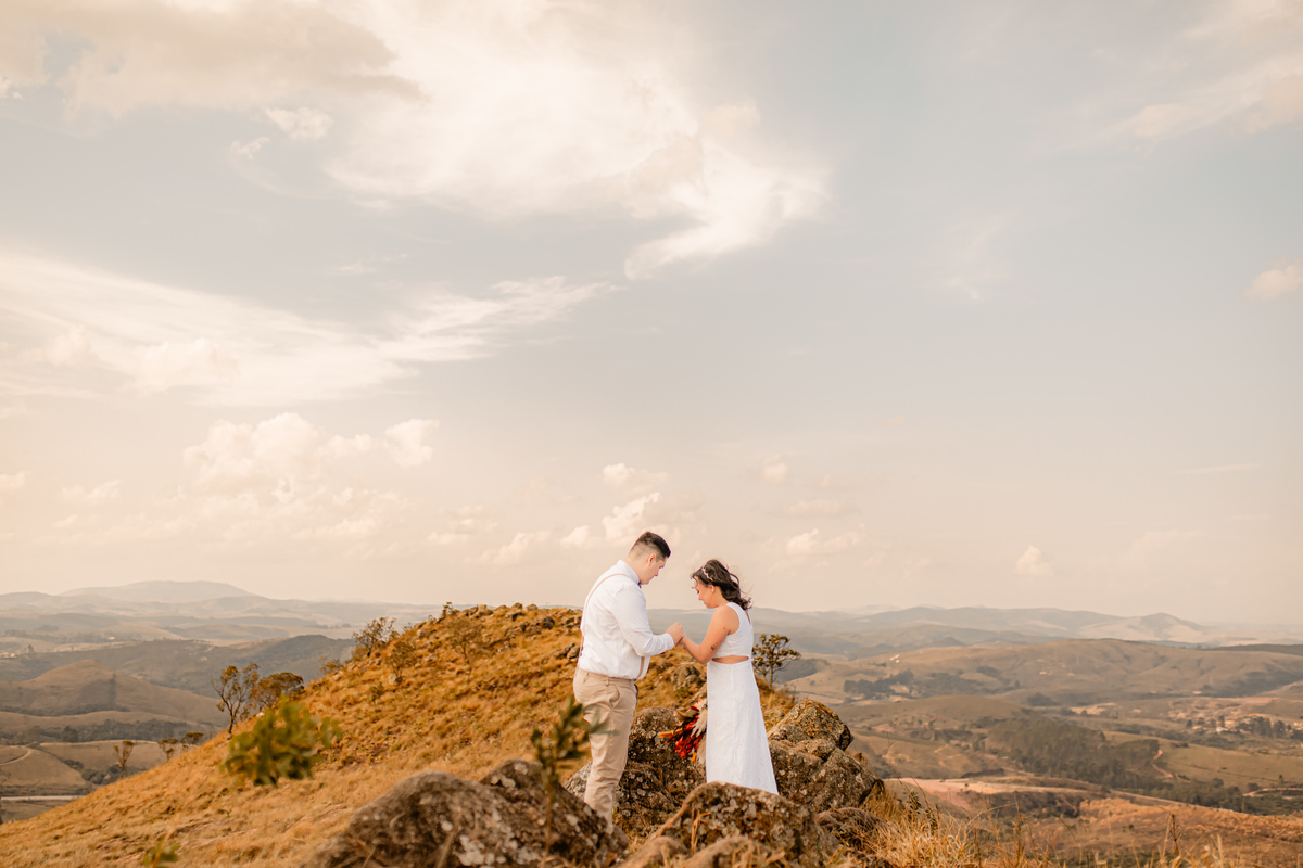 ensaio casal pré wedding paisagem campo