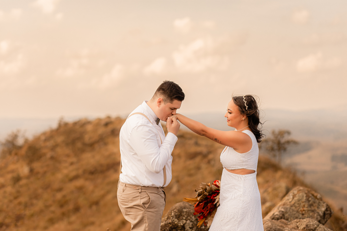 ensaio casal pré wedding paisagem campo