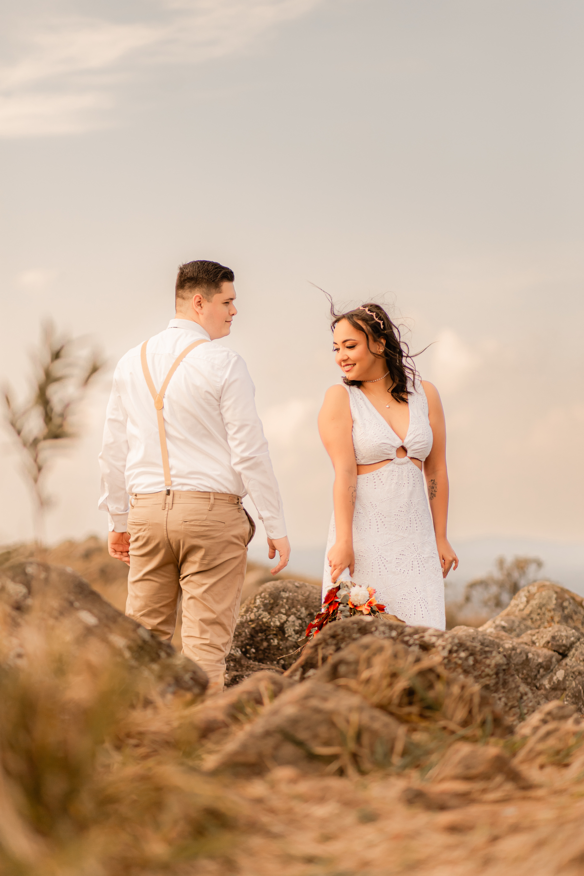 ensaio casal pré wedding paisagem campo