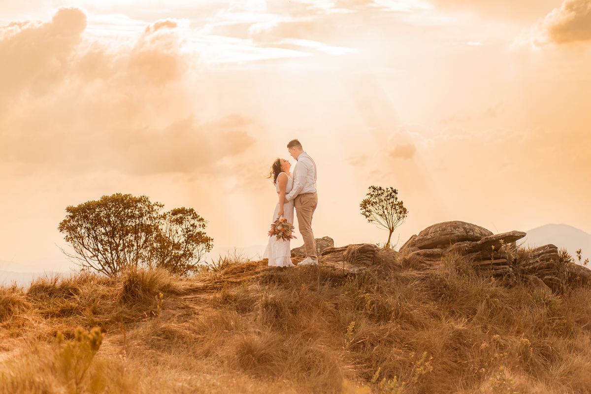 ensaio casal pré wedding paisagem campo