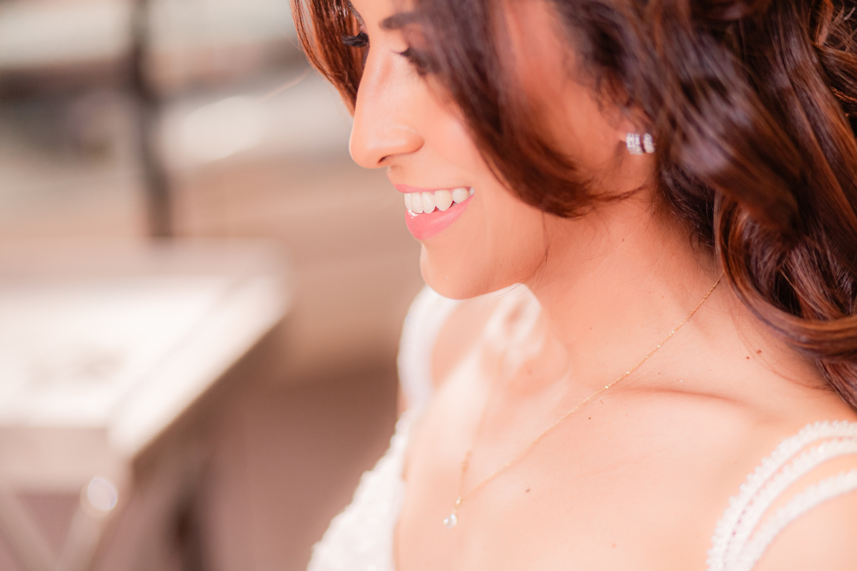 Maquiagem Noiva se arrumando vestido de noiva casamento