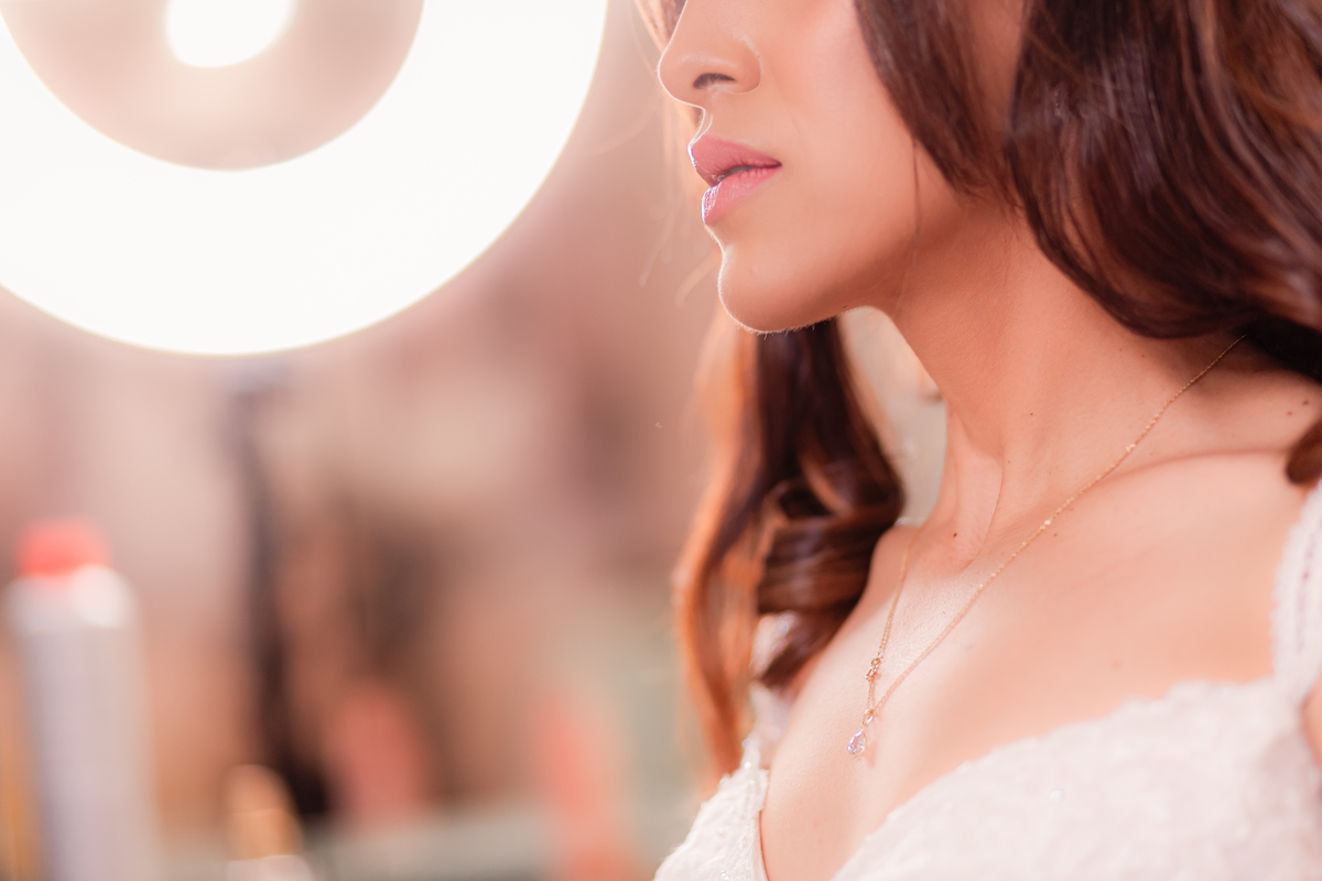 Maquiagem Noiva se arrumando vestido de noiva casamento