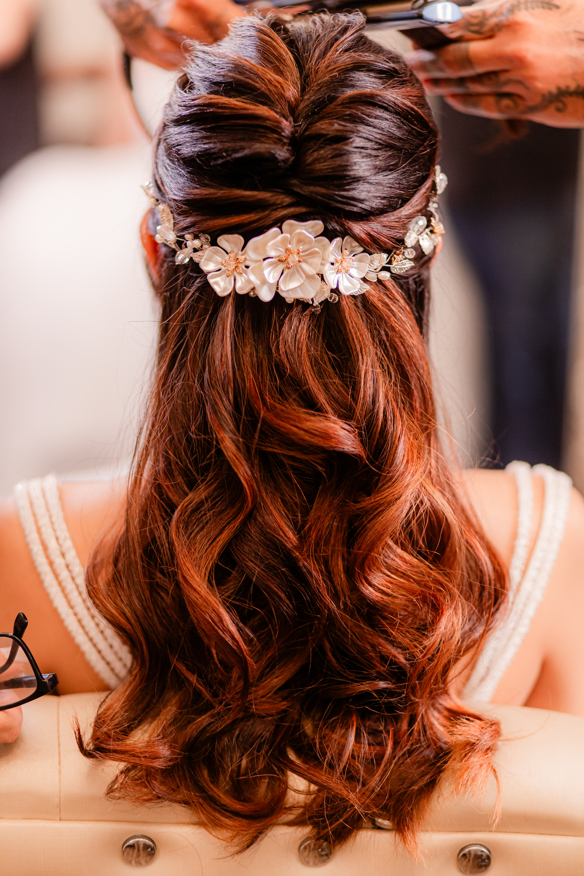 Maquiagem Noiva se arrumando vestido de noiva casamento