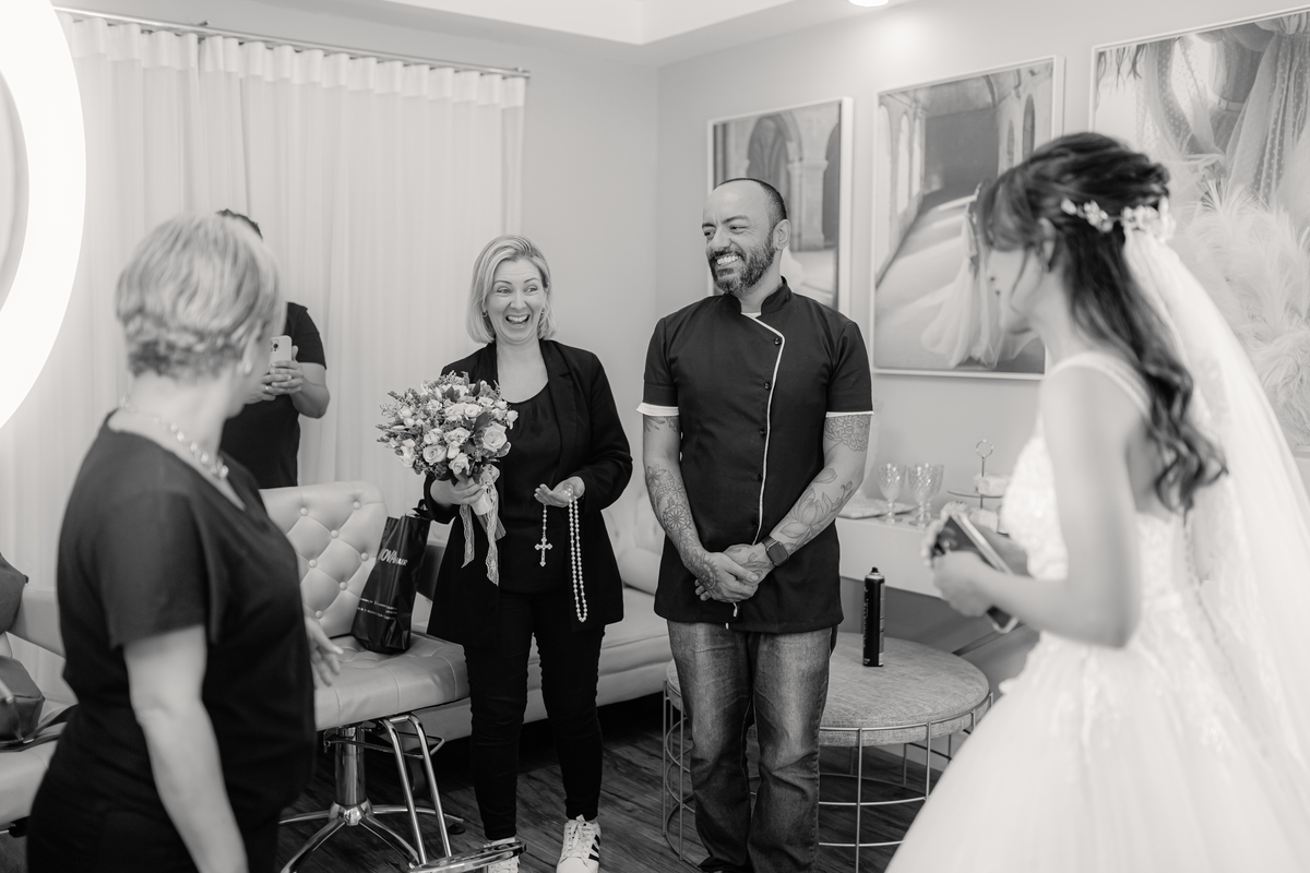 Maquiagem Noiva se arrumando vestido de noiva casamento