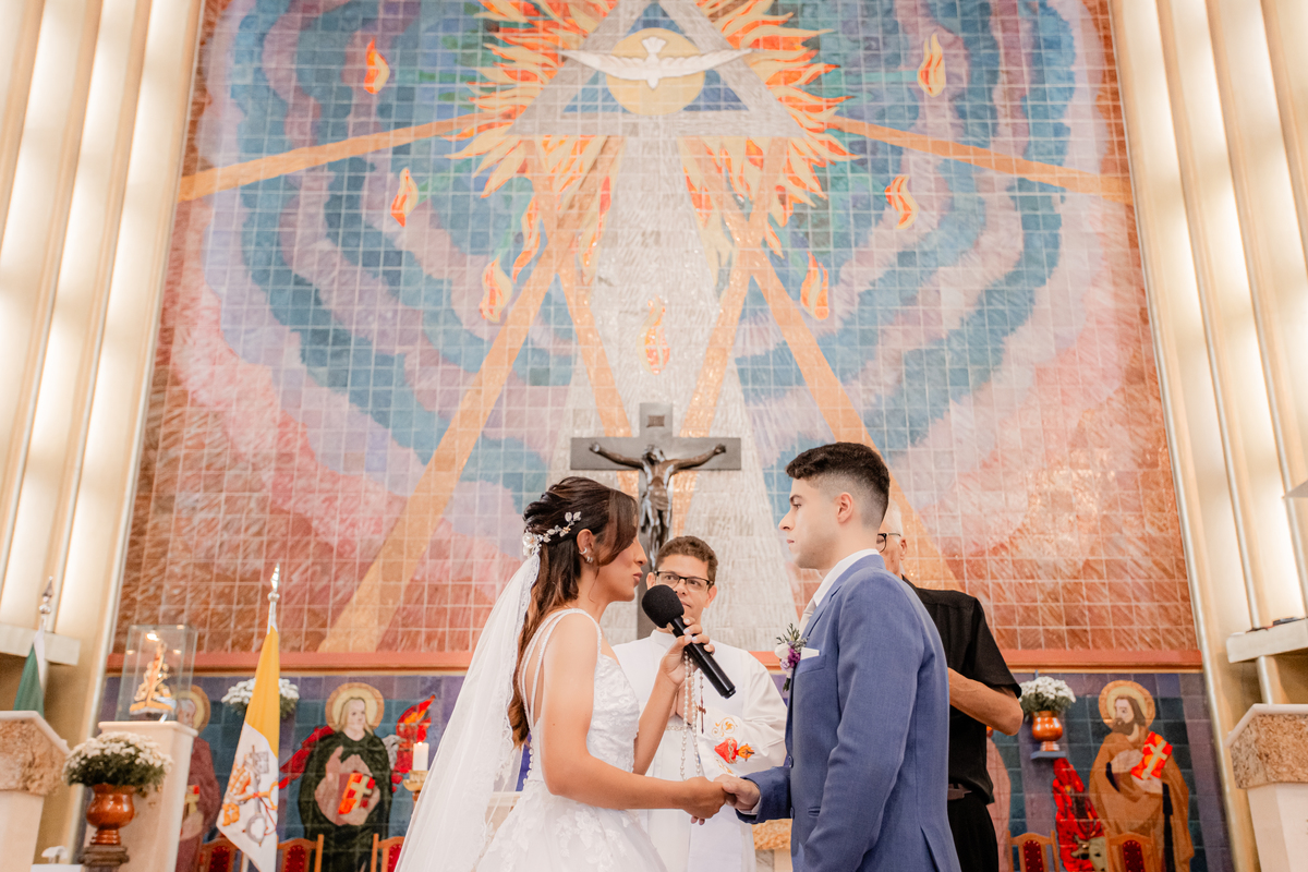 Noiva vestido de noiva casamento igreja emoção