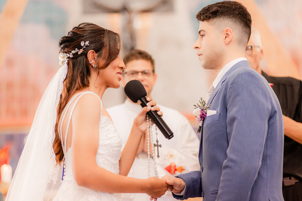 Noiva vestido de noiva casamento igreja emoção