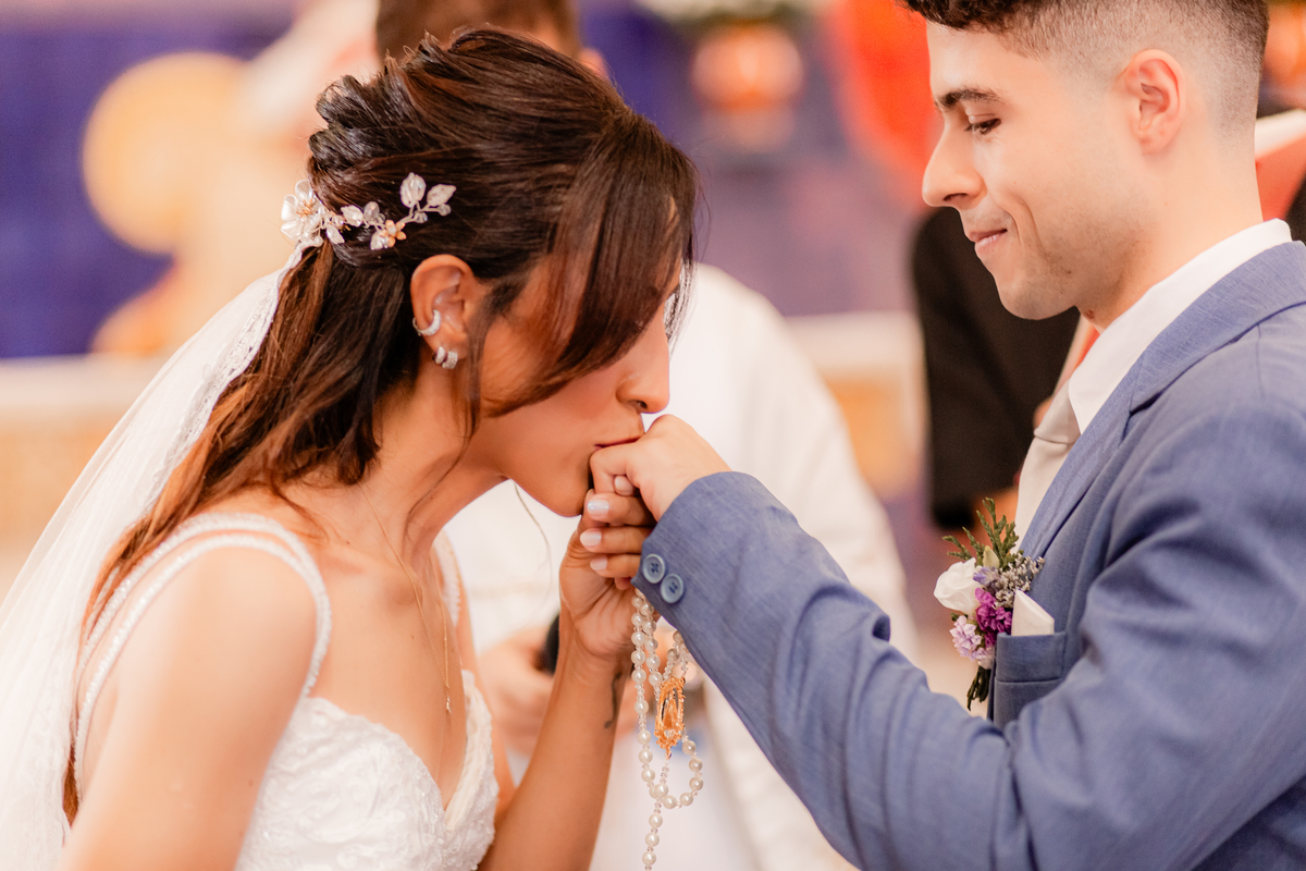 Noiva vestido de noiva casamento igreja emoção amor