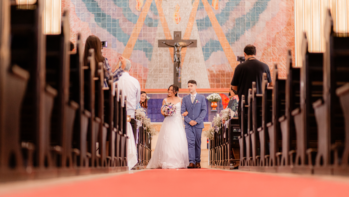 Noiva vestido de noiva casamento igreja emoção amor inesquecível