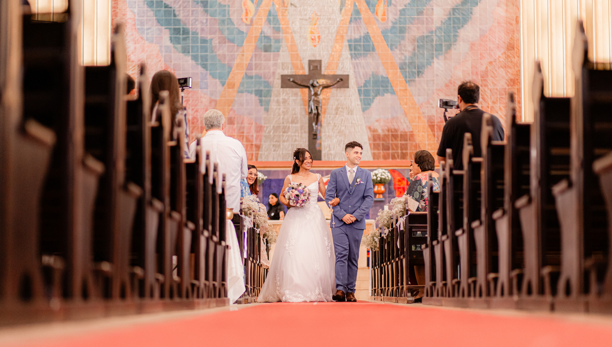 Noiva vestido de noiva casamento igreja emoção amor inesquecível