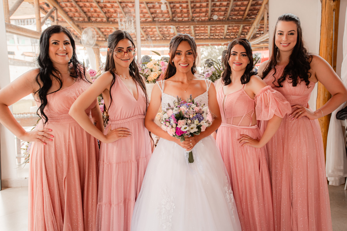 Noiva vestido de noiva casamento igreja emoção amor inesquecível noivos