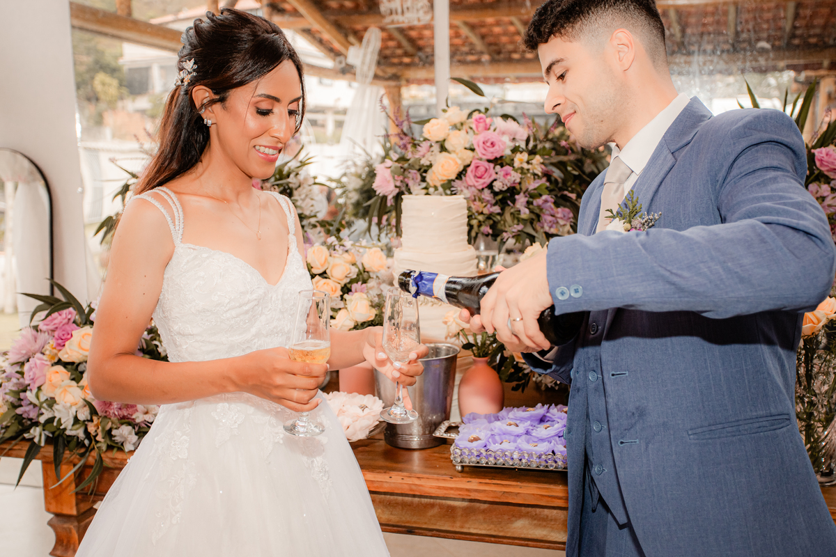 Noiva vestido de noiva casamento igreja emoção amor inesquecível noivos