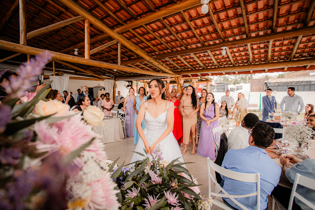 Noiva vestido de noiva casamento igreja emoção amor inesquecível noivos