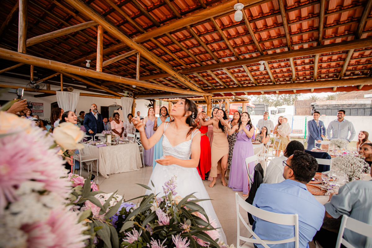 Noiva vestido de noiva casamento igreja emoção amor inesquecível noivos