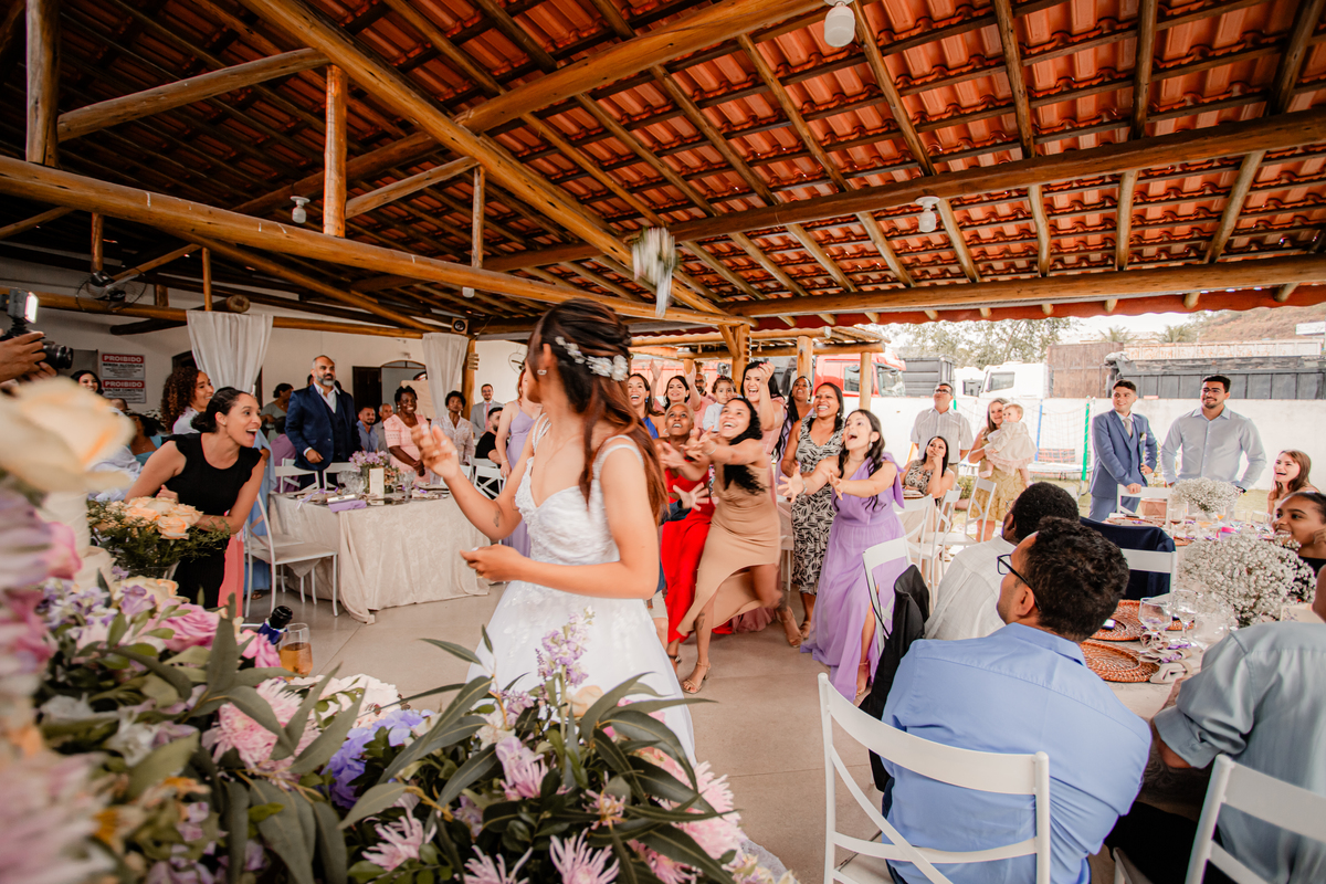 Noiva vestido de noiva casamento igreja emoção amor inesquecível noivos