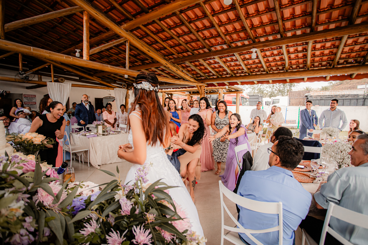 Noiva vestido de noiva casamento igreja emoção amor inesquecível noivos