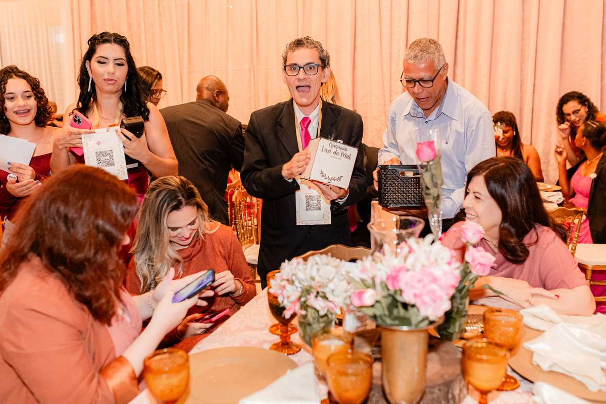 Casamento vestido de noiva festa cerimônia alegria e emoção