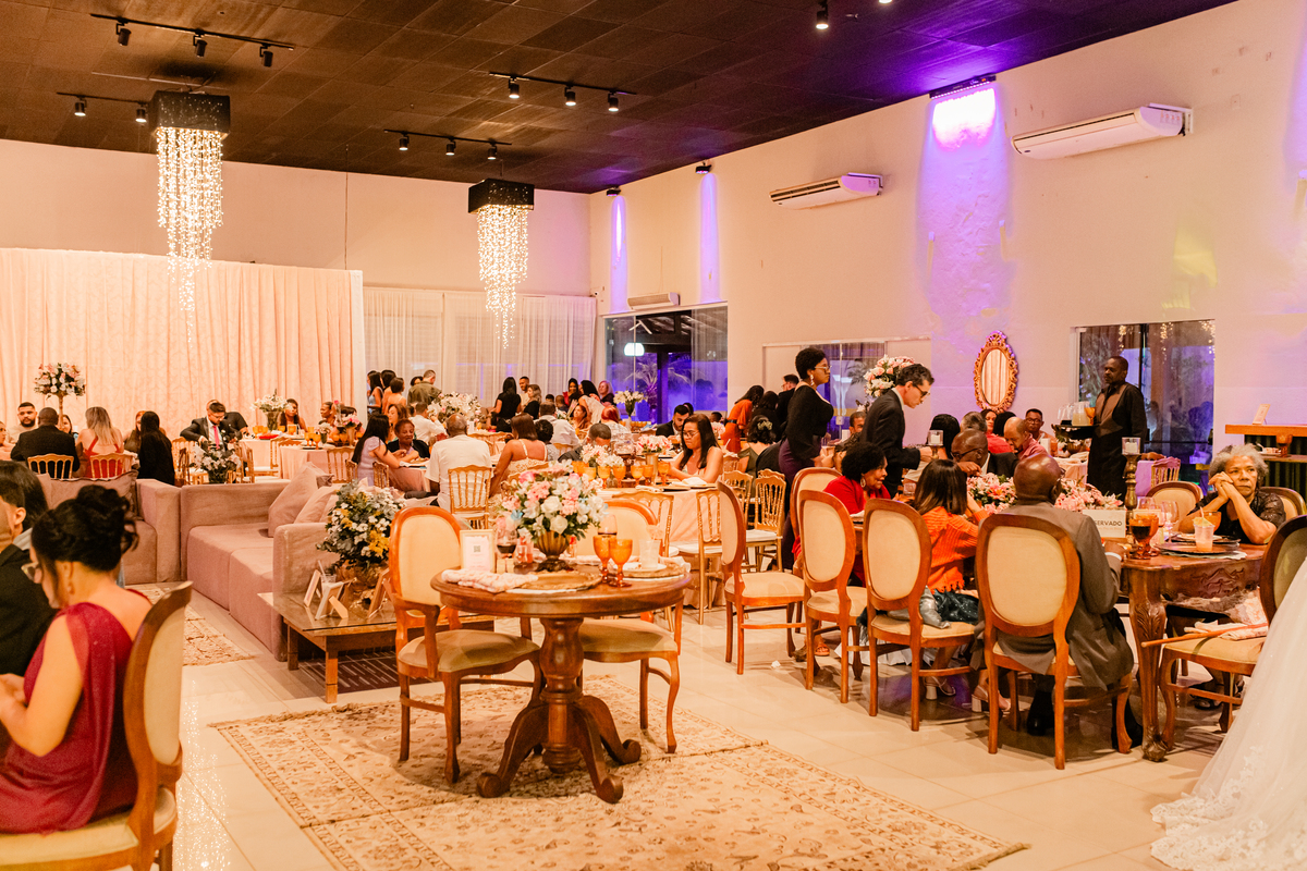 Casamento vestido de noiva festa cerimônia alegria e emoção