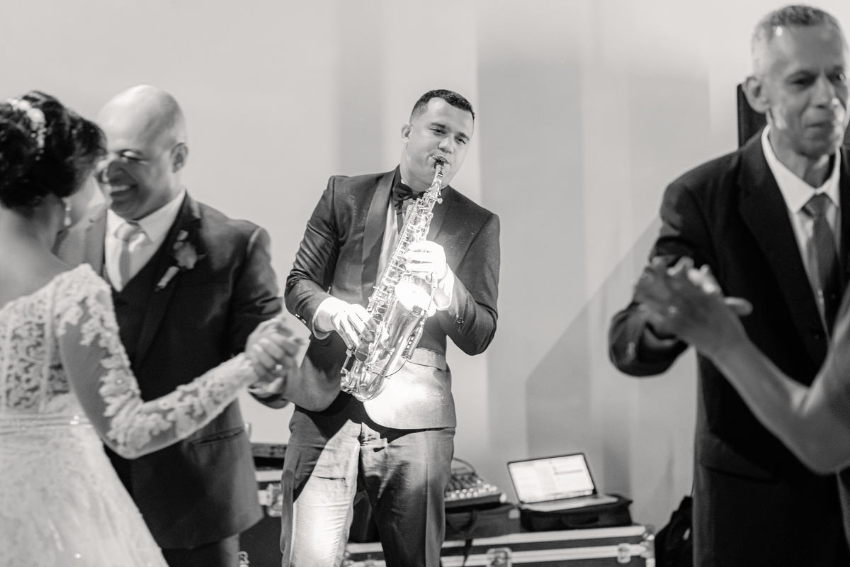 Casamento vestido de noiva festa cerimônia alegria e emoção