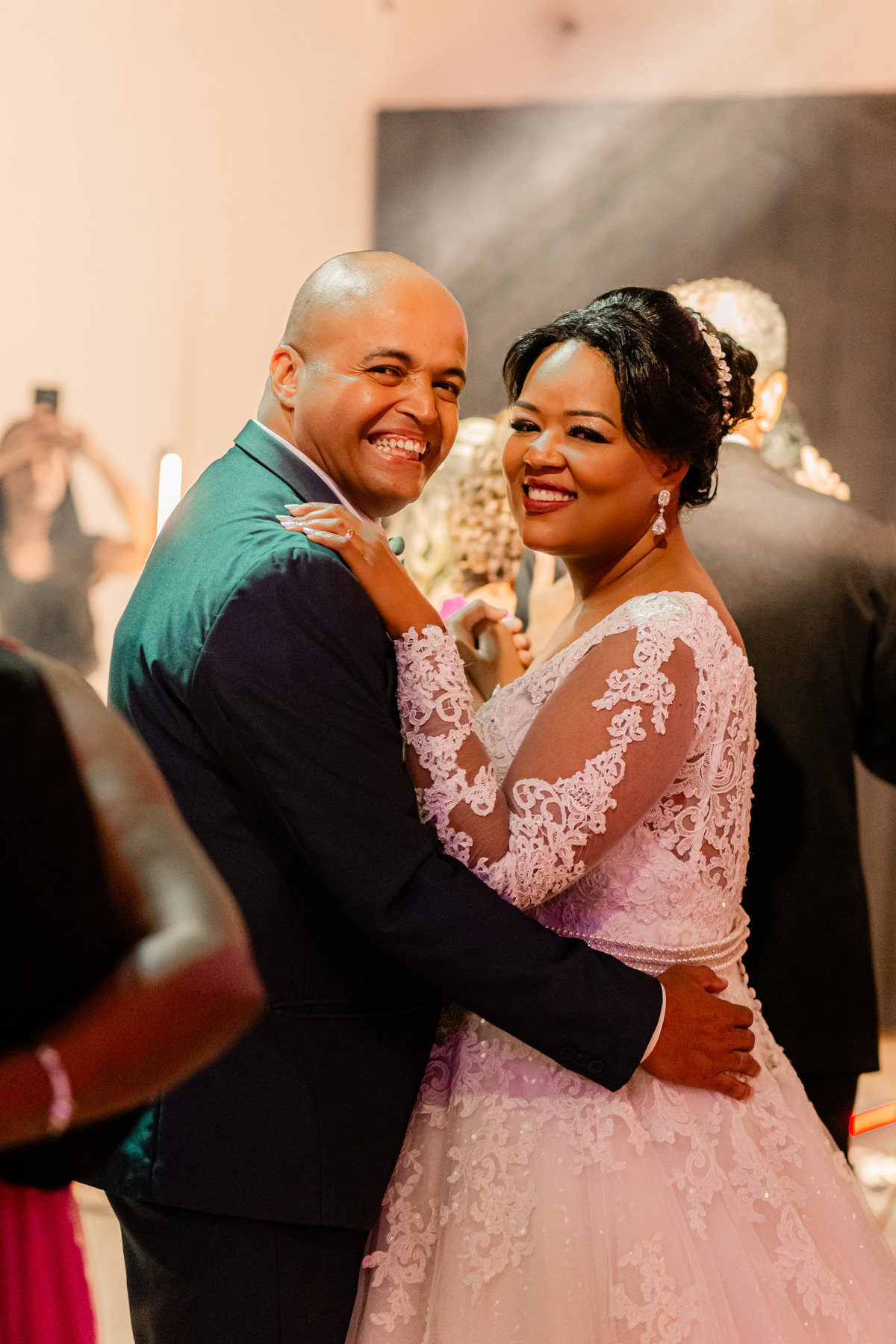 Casamento vestido de noiva festa cerimônia alegria e emoção